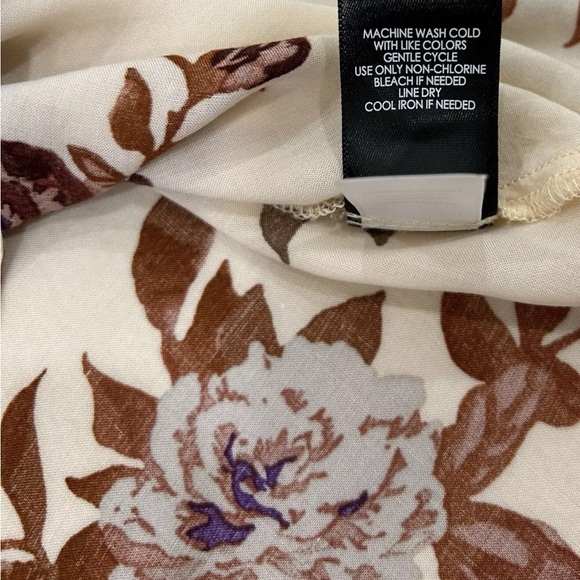 Torrid Blouse Pullover Challis Floral Tan Roll Tab Sleeve Sz 1 - Picture 9 of 9